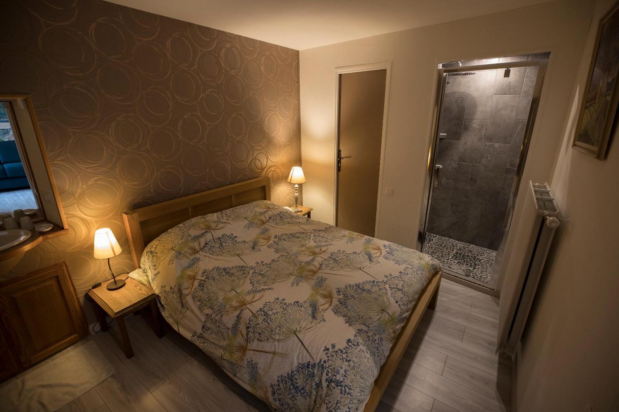 Agreable Logement Independant Avec Veranda Вьен Экстерьер фото